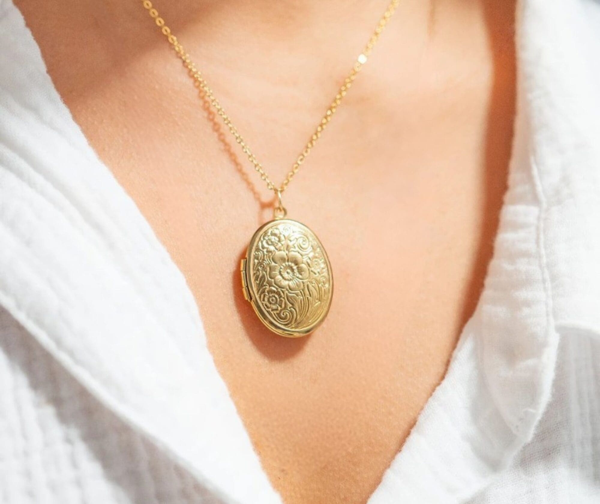18K Gold PVD Oval Locket – Floral Keepsake Jewelry - Waterproof
